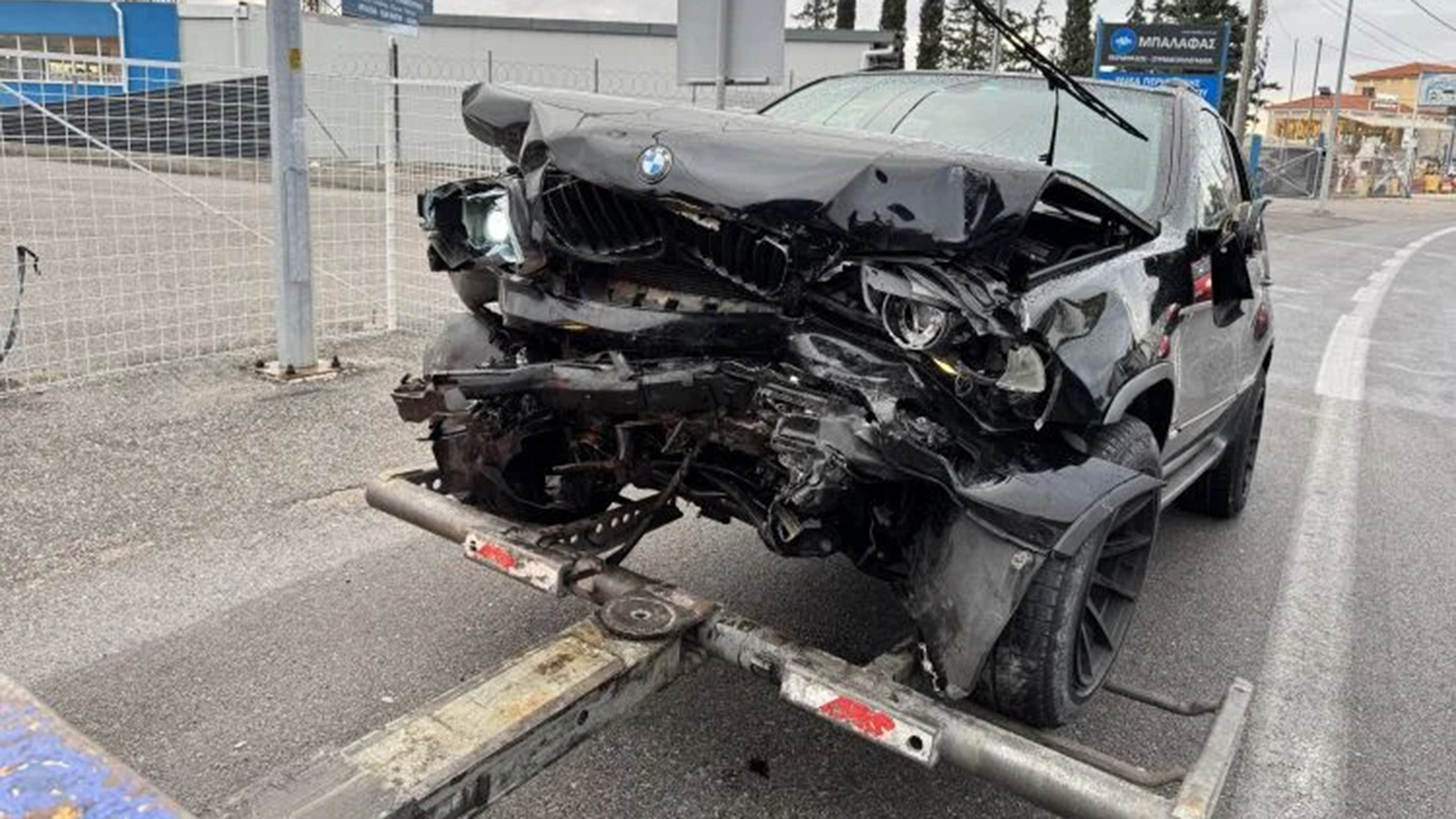 Αφίδνες: 3 νεκροί σε ολέθριο τροχαίο, εκτοξεύθηκαν 20 μέτρα τα καθίσματα  
